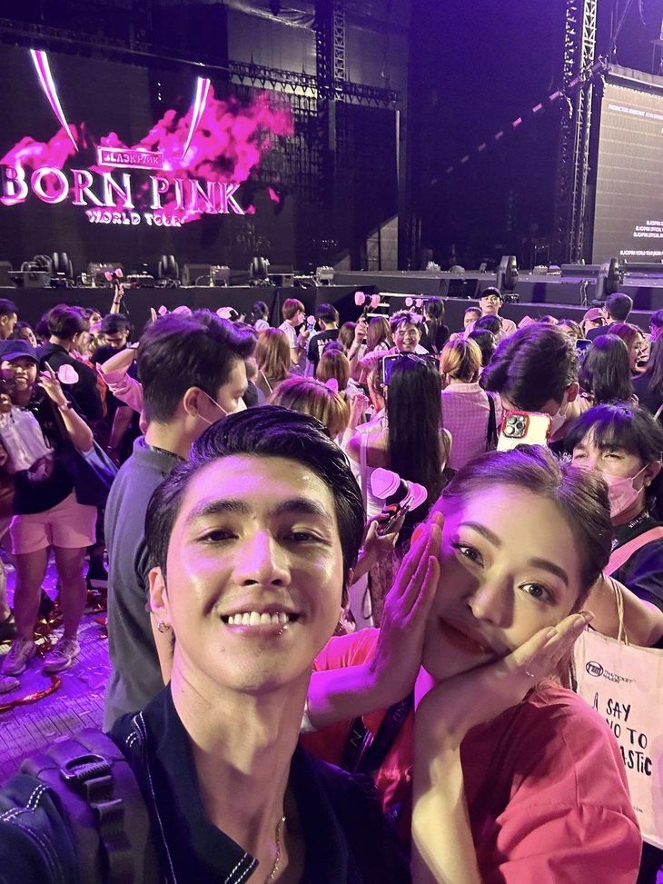 Bình An kể khổ khi tháp tùng bà xã đu concert Blackpink - Ảnh 6.