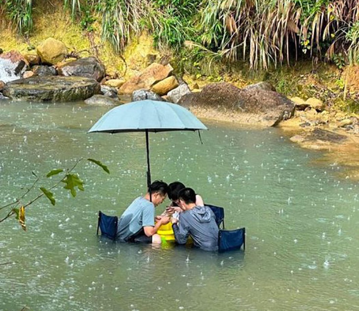 Ảnh vui 28-6: Tìm bạn bốn phương nhờ xe buýt - Ảnh 6.