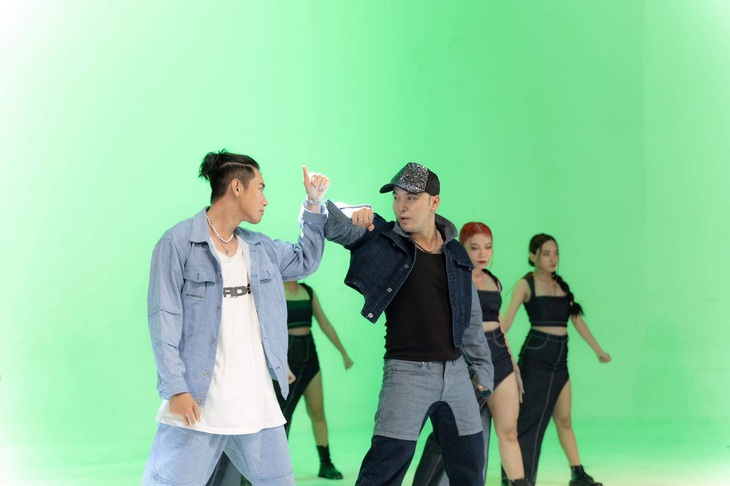 Biên đạo múa Quang Đăng đồng hành cùng Ưng Hoàng Phúc&nbsp;