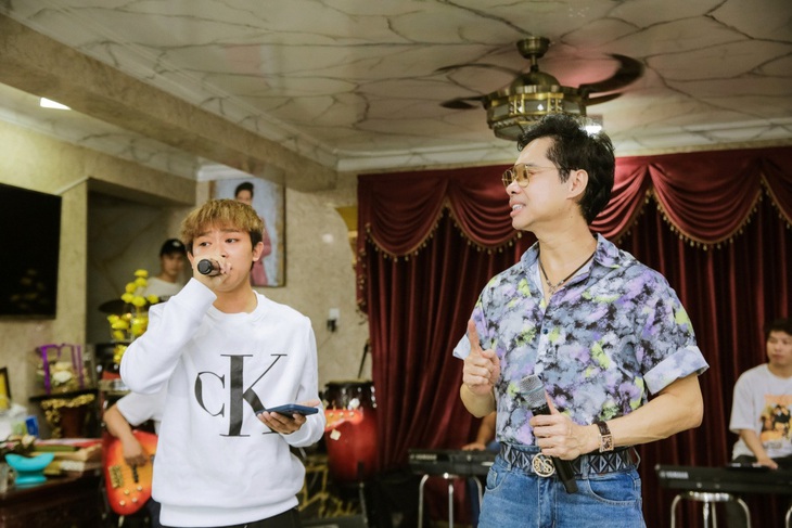 Ngọc Sơn và trò cưng Hồ Văn Cường trong buổi tổng duyệt liveshow