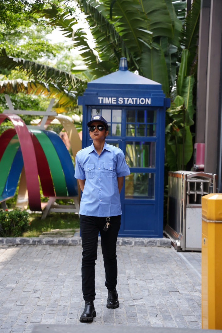 Tin nổi không, HHen Niê cosplay anh bảo vệ xấu trai - Ảnh 4.