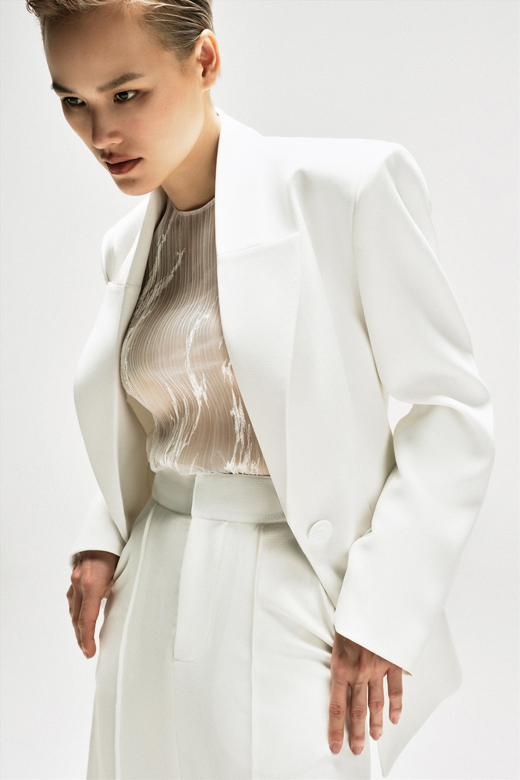 Lisa (BLACKPINK) mở màn cho bộ sưu tập Thu - Đông 2023 của Công Trí - Ảnh 5.