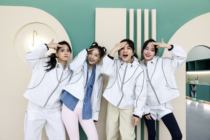 Tỷ tỷ đạp gió rẽ sóng chính thức được Việt hóa, lên sóng vào tháng 10 - Ảnh 4.