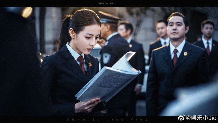 Địch Lệ Nhiệt Ba bị chê hết thời, phim mới ế ẩm - Ảnh 3.