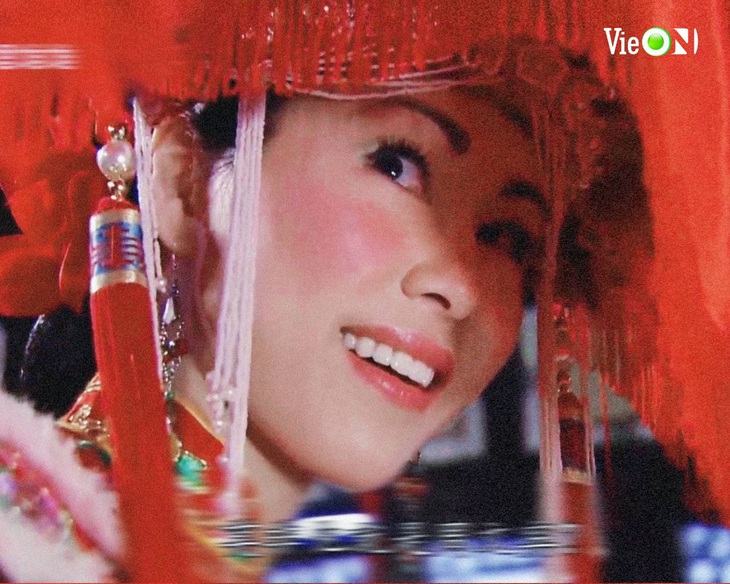 Mỹ nhân Hồ Định Hân có 18 năm gắn bó với TVB và “bỏ túi” nhiều tác phẩm nổi bật như: Duyên tình tây sương, Bảo hiểm tình yêu, Danh gia vọng tộc, Cung tâm kế 2, Phi hồ 2, Người hùng blouse 2...