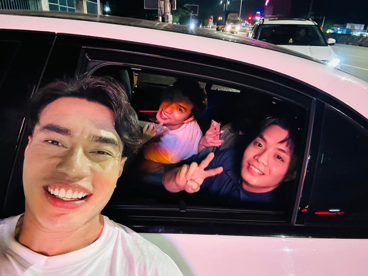 Hội anh em "sơ hở là tấu hài" của Lê Dương Bảo Lâm tại 2 ngày 1 đêm