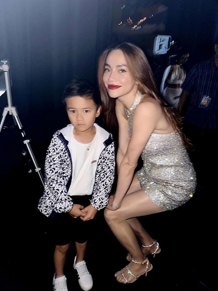 Chụp cùng "nữ hoàng giải trí" Hồ Ngọc Hà