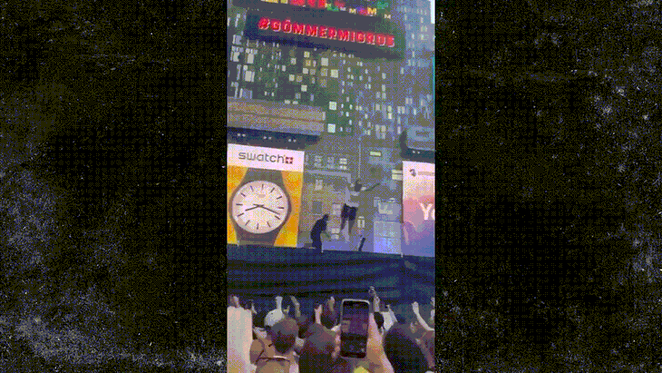 Cú nhảy bất ngờ vào khán giả của Ski Mask The Slump God&nbsp;