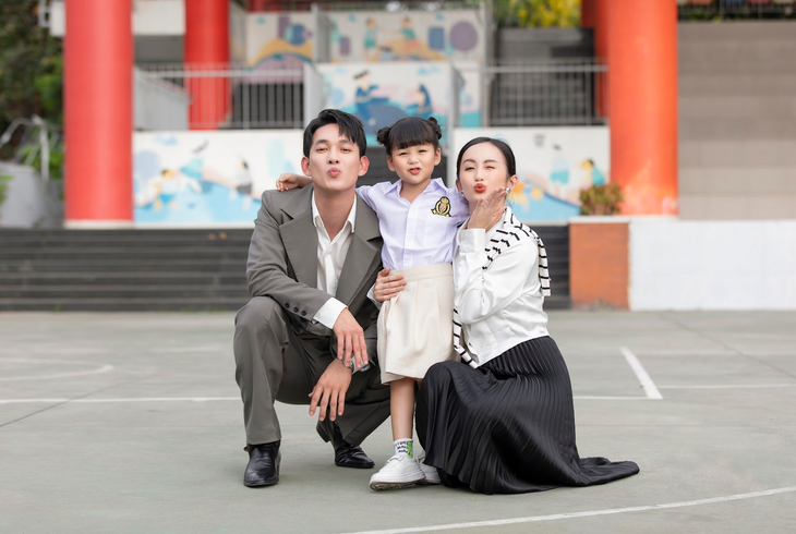 Song Luân khiến khán giả bồi hồi nhớ lại những khoảnh khắc hạnh phúc của nhân vật John và Ngọc Nhi