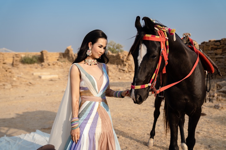 Không vũ đạo nóng bỏng, không layout lộng lẫy, Võ Hạ Trâm muốn hướng khán giả tập trung vào giọng hát của mình.