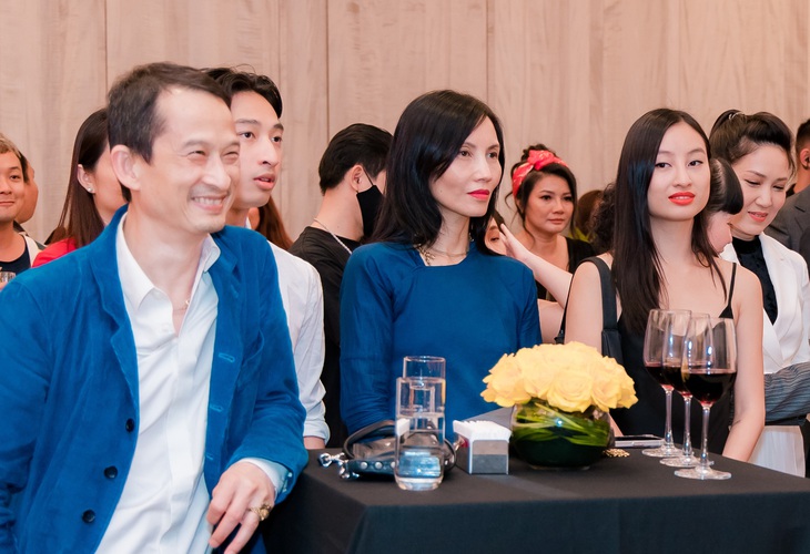 Đạo diễn Trần Anh Hùng, con trai Trần Cao Phi, diễn viên Trần Nữ Yên Khê và con gái Trần Lãng Khê tại buổi bế mạc khóa học điện ảnh Gặp gỡ mùa thu vào tối 12-7