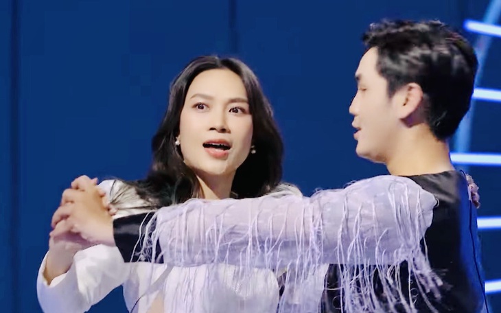 Mỹ Tâm "thị phạm" điệu nhảy tango cùng thí sinh Vietnam Idol