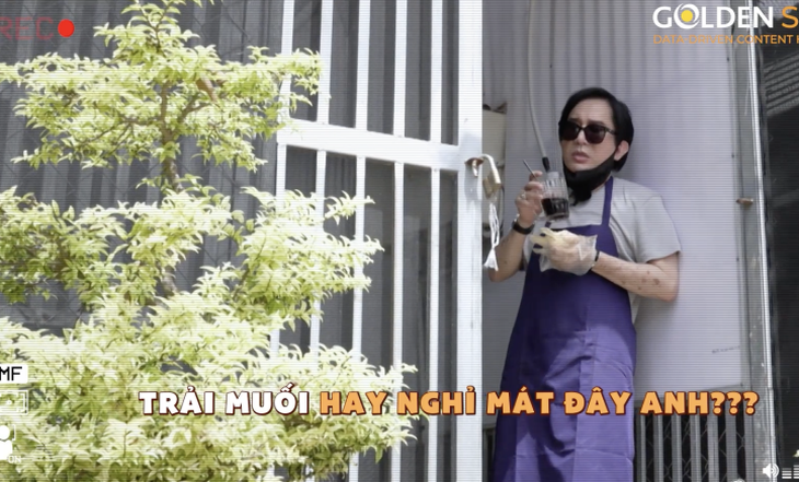 Kim Tử Long trốn nắng để mặc Duy Khánh đảo muối tôm giữa trời