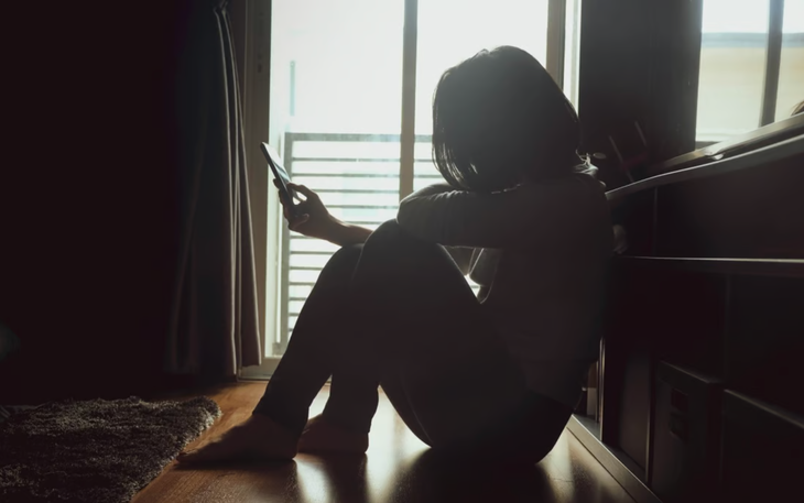 Cảm thấy cô đơn nên gọi điện "tâm sự cùng người lạ"...