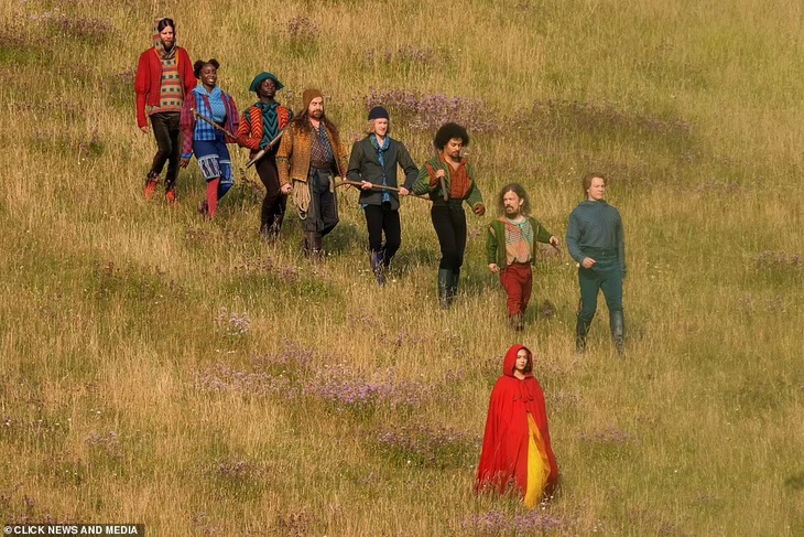 Nàng Bạch Tuyết và những người bạn đồng hành thay thế 7 chú lùn trong phiên bản live action