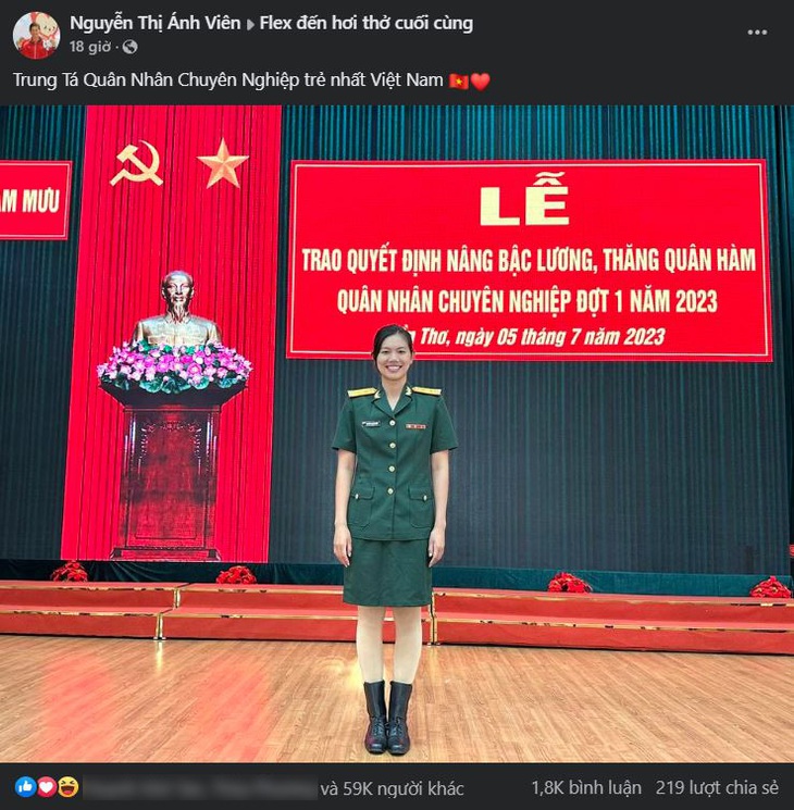 Ánh Viên cười tươi rói trong ngày nhận quyết định "lên chức". (Ảnh chụp màn hình)