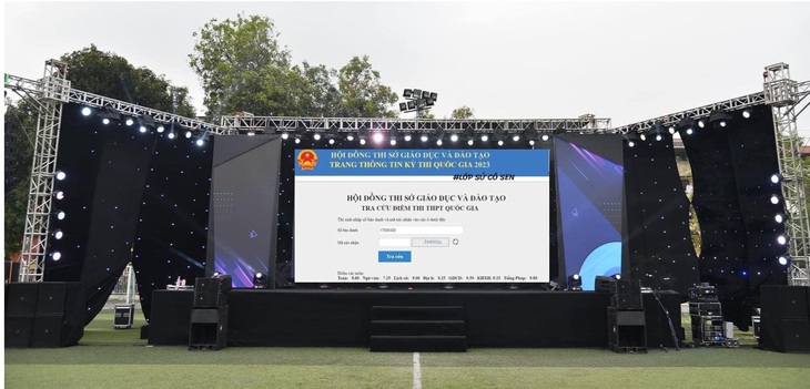 Sau&nbsp;show diễn, có người cười, có người khóc.