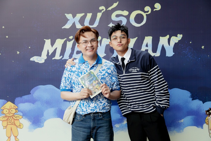 Đại Nghĩa chúc mừng Jun Phạm ra sách mới