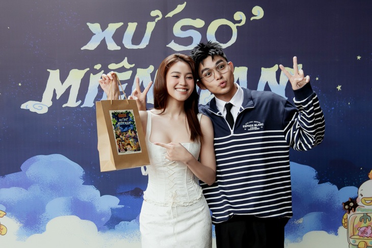 Ninh Dương Lan Ngọc chúc mừng Jun Phạm ra sách mới