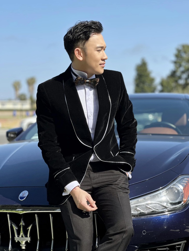 Hoài Linh hóa thân khác lạ, xuất hiện bên Dương Triệu Vũ - Ảnh 3.