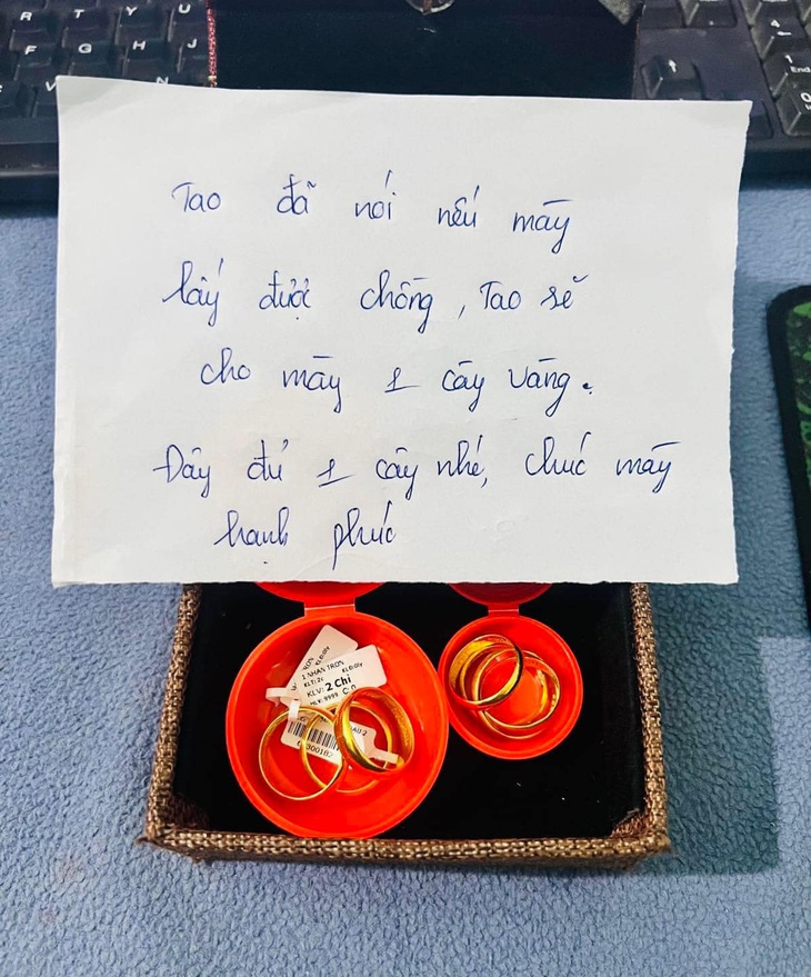 Ảnh vui 2-7: Một fan Taylor Swift trốn làm đi đu idol ở Singapore - Ảnh 6.