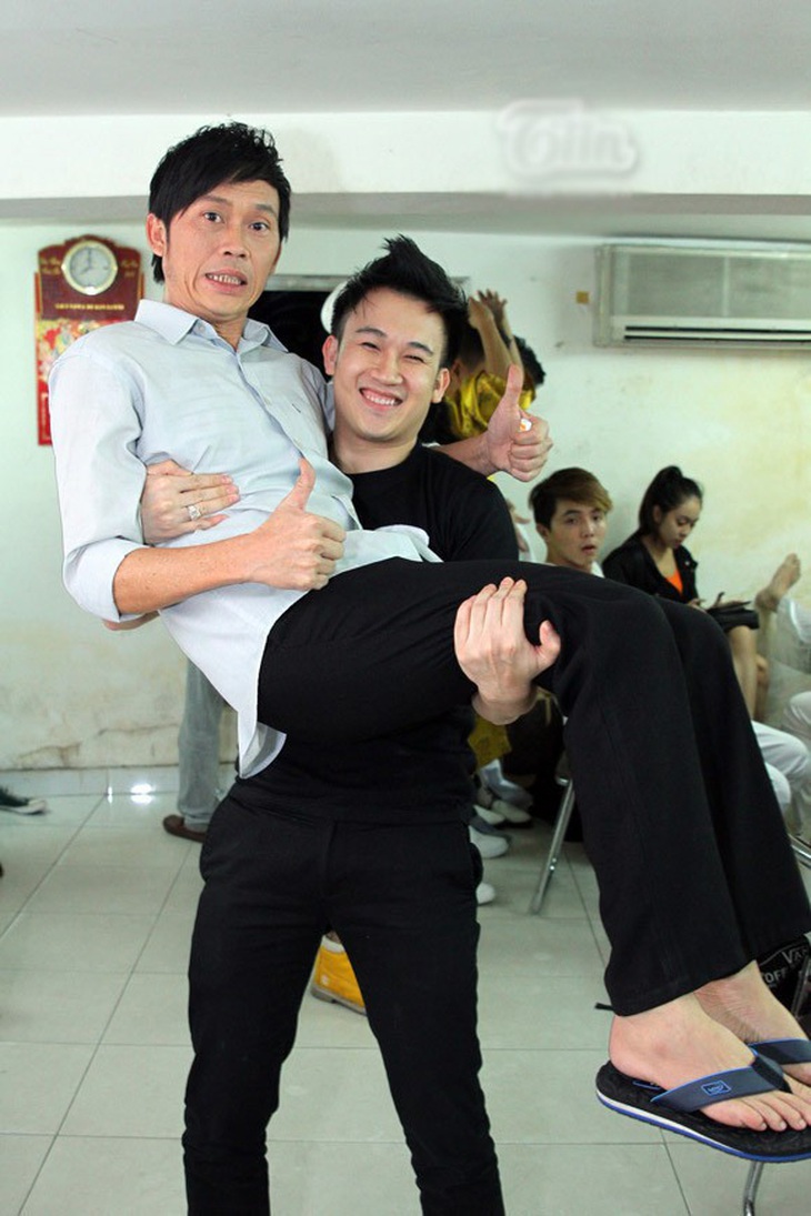 Hoài Linh hóa thân khác lạ, xuất hiện bên Dương Triệu Vũ - Ảnh 4.