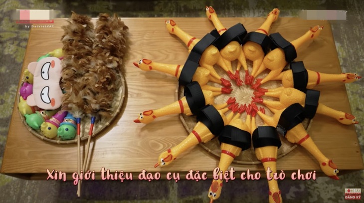 Đạo cụ trò chơi "Con gà quay" khiến cả dàn cast hoảng loạn
