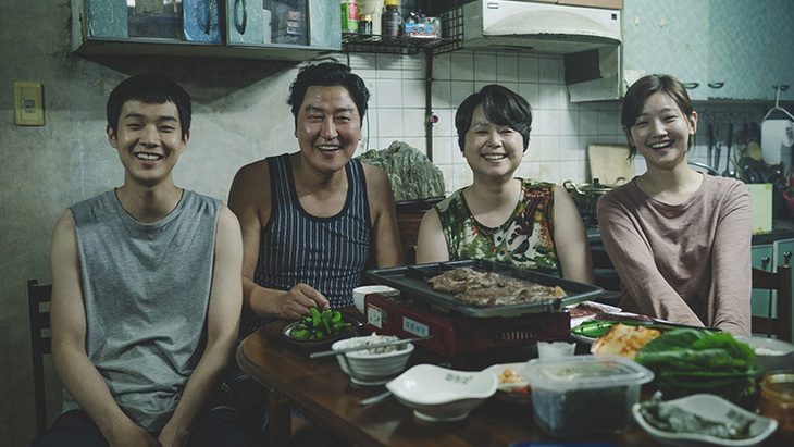 Bộ phim là câu chuyện về “ký sinh trùng” và “vật chủ”, về kẻ giàu sang người nghèo hèn.&nbsp;