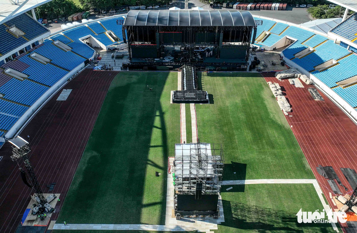 Sân khấu đêm nhạc Born Pink đang hoàn thiện