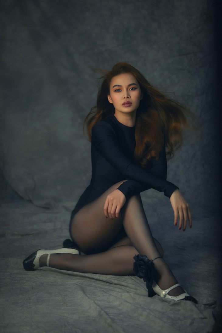 Giang Hồng Ngọc&nbsp;tung bộ ảnh mộc, lần đầu “chịu hở”