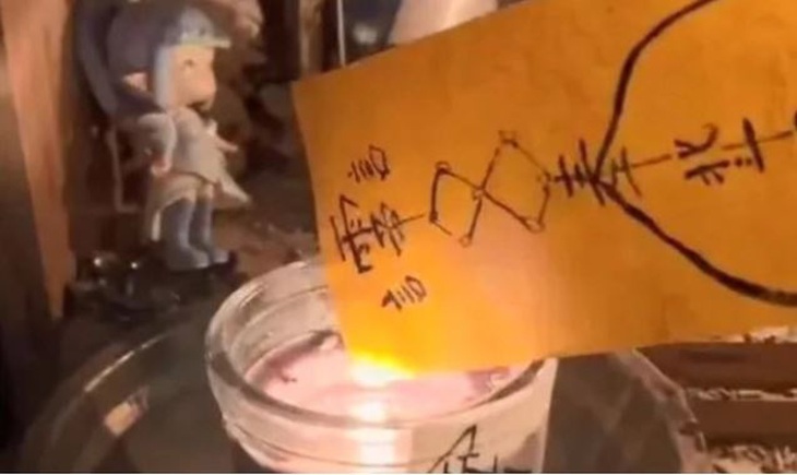 Vì muốn níu giữ bạn trai, nữ kế toán biển thủ tiền công ty để "làm bùa".