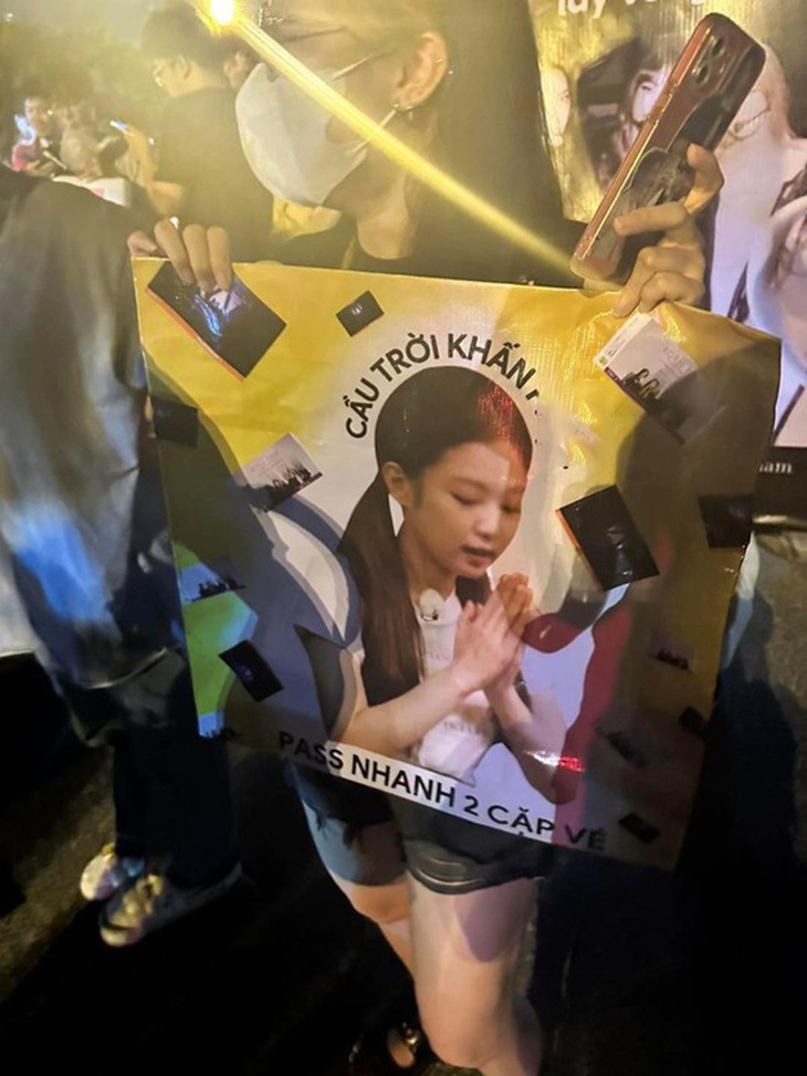 Nhiều chiêu bán hàng được tận dụng để "thoát vé" càng nhanh càng tốt.