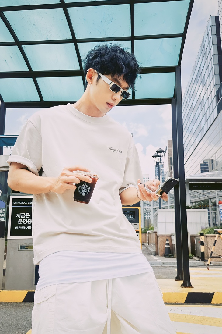 Tuấn Trần đang chuẩn bị trở lại màn ảnh rộng trong những phim điện ảnh dự kiến ra mắt dịp cuối năm.