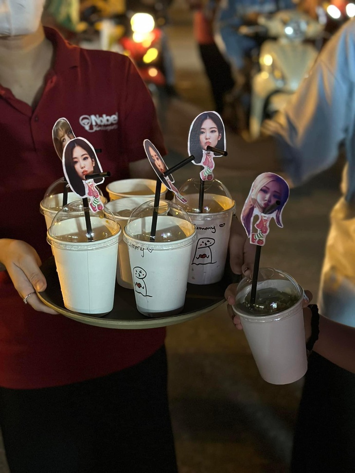 Mùa này "mấy bà" bán nước dô mánh nhất!