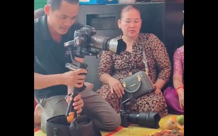 Ảnh vui 29-7: Một công đôi ba chuyện