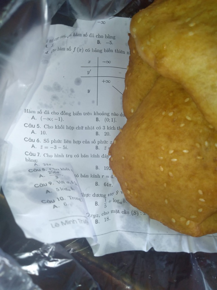 Đang ăn bánh mà phải mắc giải toán