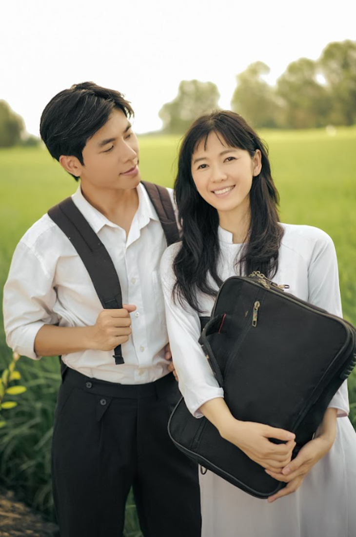 Jack Long chia sẻ: "Lần đầu vừa diễn vừa hát với một nghệ sĩ chuyên nghiệp, dày dạn kinh nghiệm như chị Oanh Kiều, tôi cảm thấy khá áp lực"