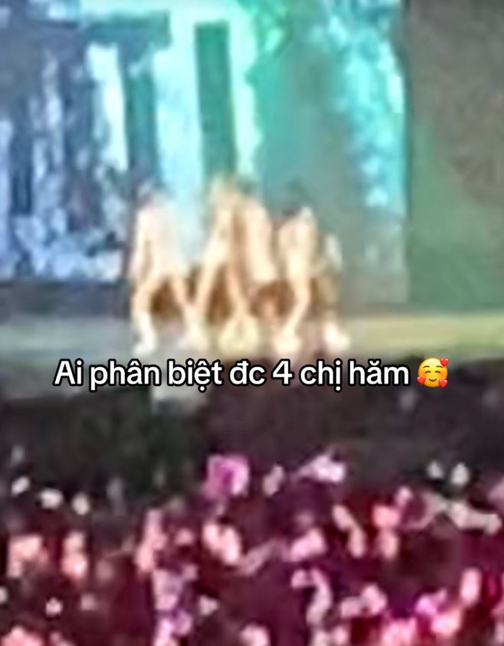 Dù đã được bố trí màn hình "siêu to khổng lồ" song rất khó để có thể thấy rõ được nhân dạng của các thành viên nhóm Hắc Hường.