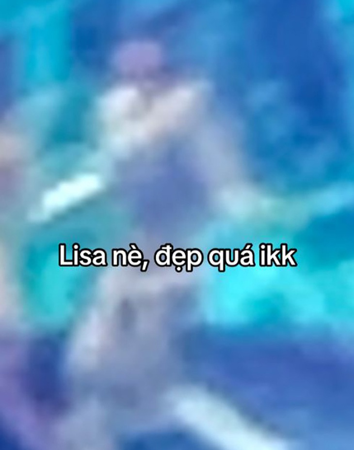"Quả hình" Lisa không một góc... chết?!