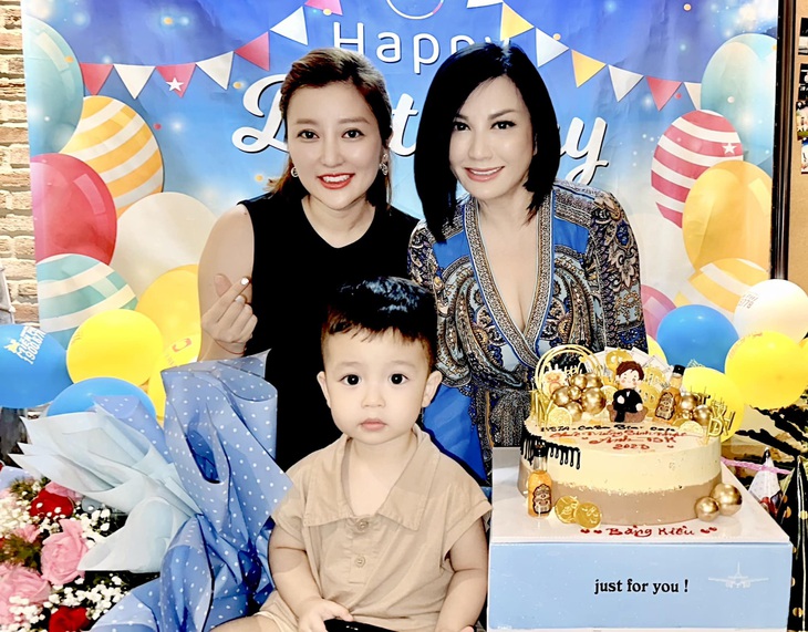 Trizzie Phương Trinh thay mặt Bằng Kiều công khai chân dung vợ mới