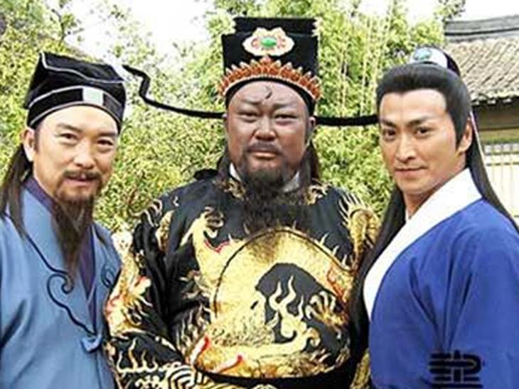 So với hình tượng nhân vật của bản truyền hình 1983 là "một trời một vực"