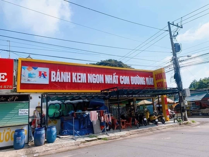 Tiệm bánh kem "this", các tiệm còn lại là "that"!