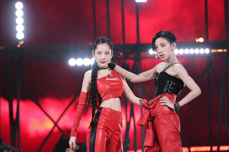 Chi Pu có màn đối đầu gay cấn với "cỗ máy nhảy" Tạ Hân