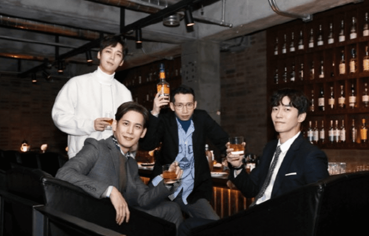 Phía sau lớp vỏ hào nhoáng của “bộ tứ thượng lưu” đó, bản chất là “bộ tứ ác nhân”.