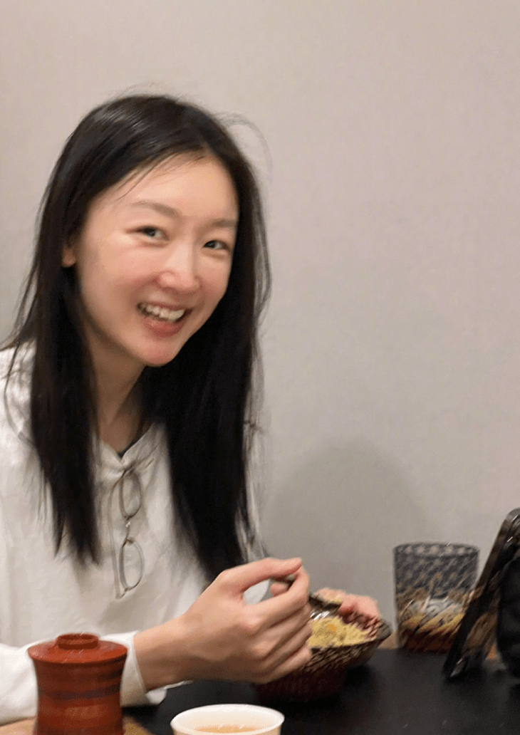 Châu Đông Vũ khiến dân tình hoảng hốt khi để mặt tự nhiên, không lớp trang điểm