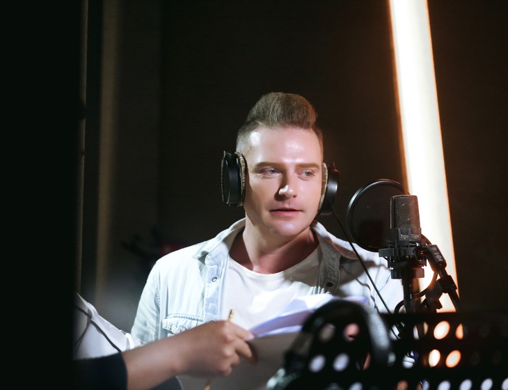 Kyo York xúc động khi tham gia MV Mái ấm gia đình Việt