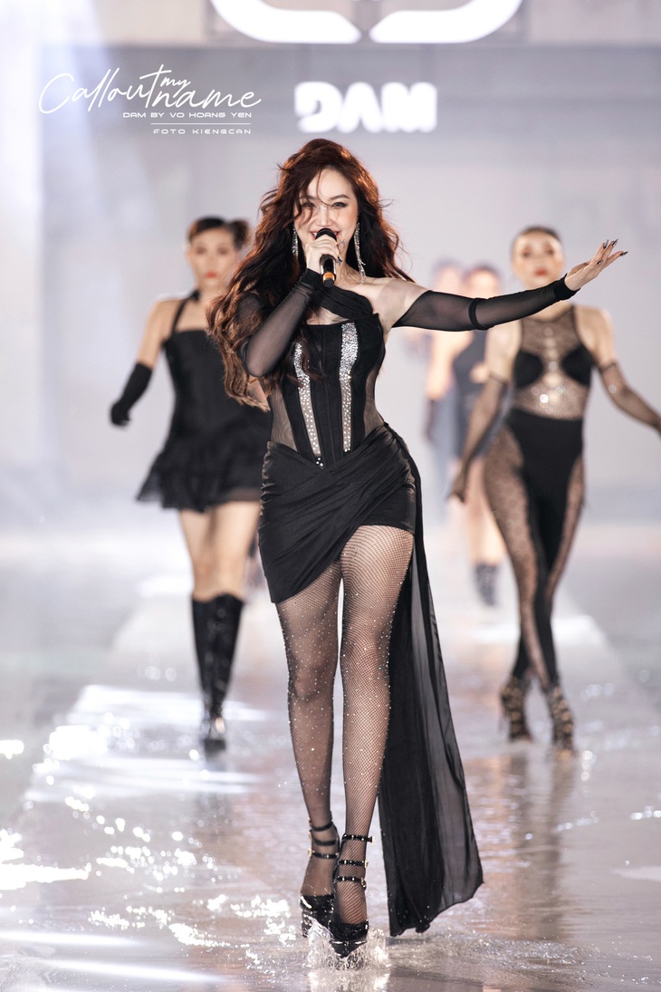 Nữ ca sĩ Bảo Thy làm nóng sân khấu với ca khúc “Là con gái phải xinh” trước khi Võ Hoàng Yến làm “nổ tung” không gian sự kiện với kỹ năng DJ điêu luyện, vốn là nghề tay trái của mình.