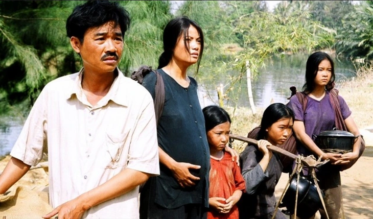 Các diễn viên chính của "Áo lụa Hà Đông".