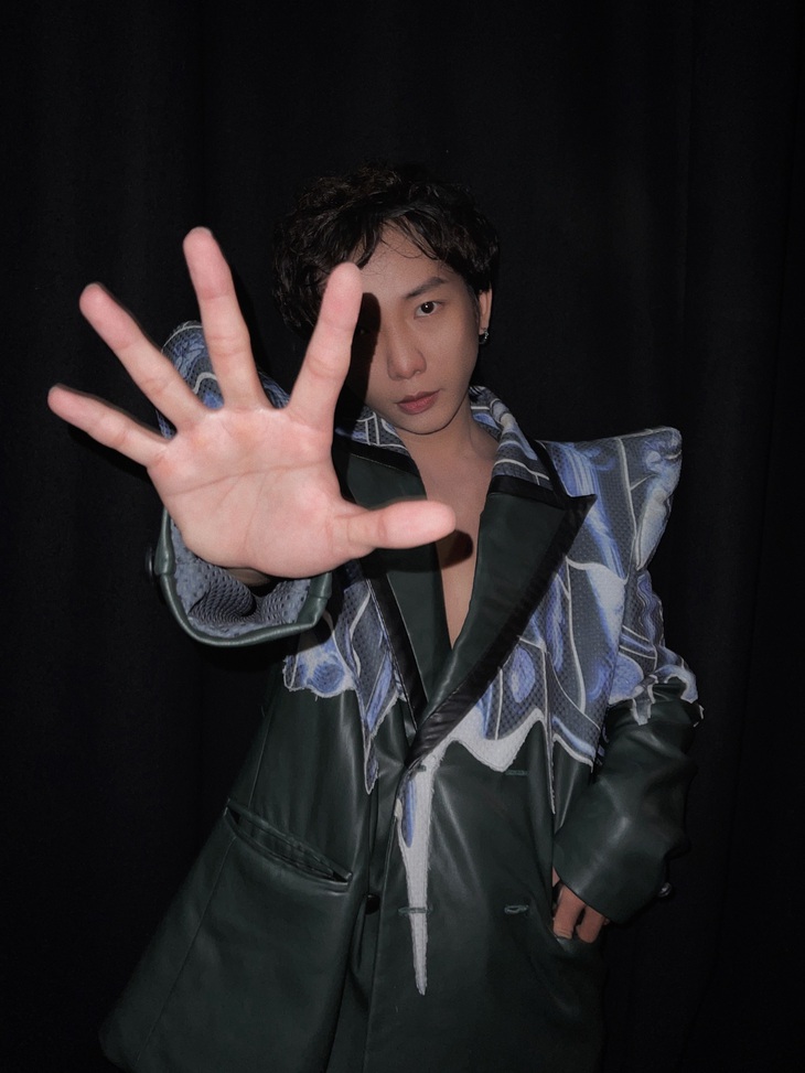 Âm nhạc của Hooligan. ngày càng gai góc, liều lĩnh và nam tính hơn. 