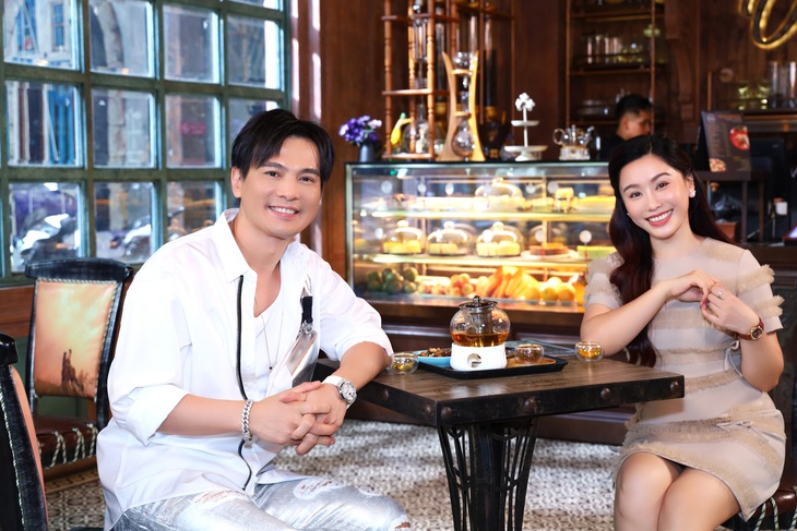 Lâm Hùng cho biết anh gặp may mắn ngay từ khi bước vào con đường ca hát